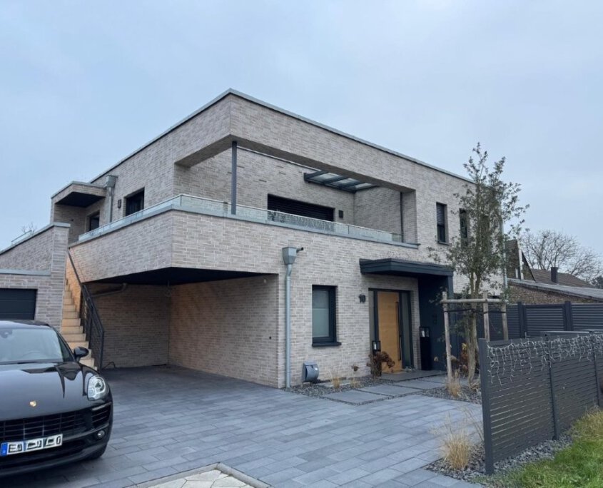 Mehrfamilienhaus 8